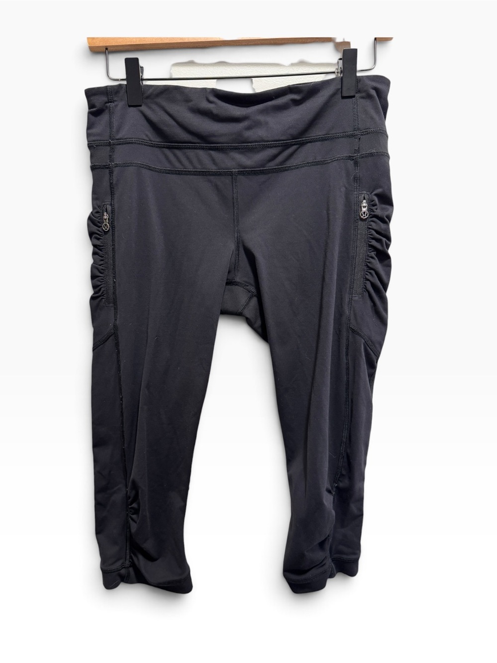 Lululemon Black Capri Pants Size 8 Small Hole
